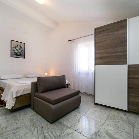 Marie I Nikola Apartamento Krk Town Exterior foto