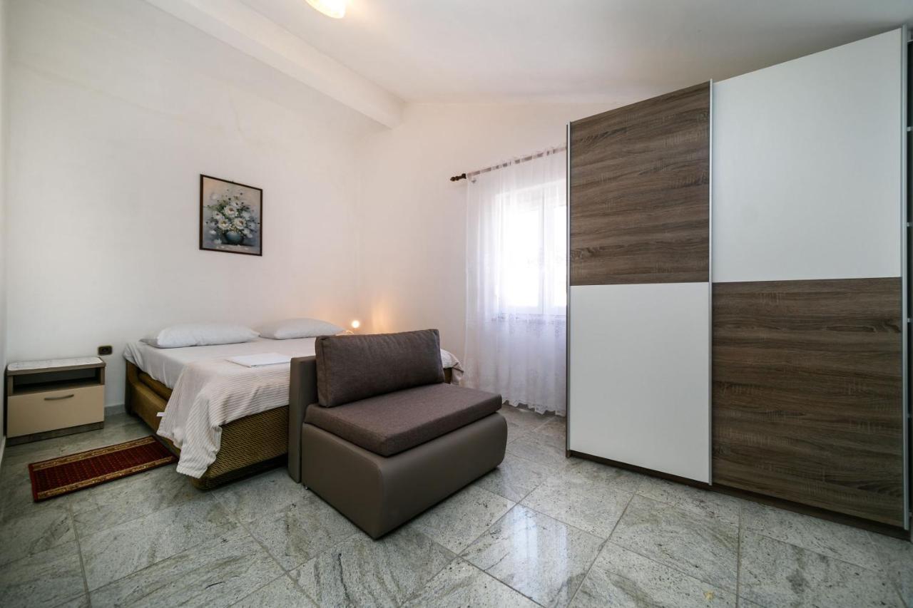 Marie I Nikola Apartamento Krk Town Exterior foto